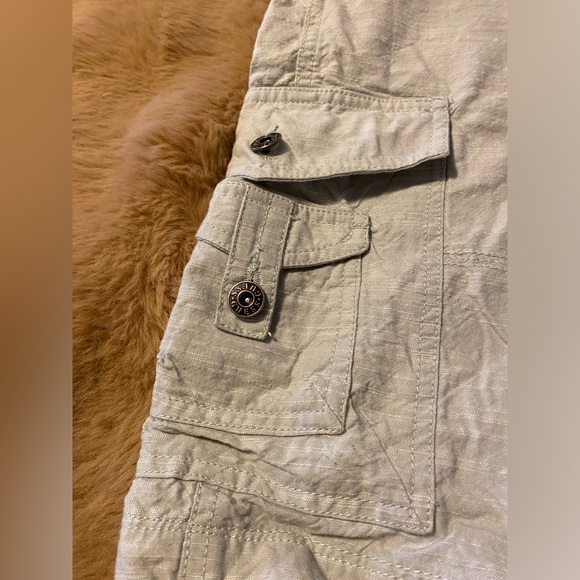 Guess size 32 light gray cargo shorts - Picture 4 of 9
